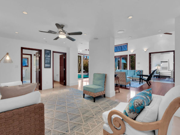 Luxury Coastal Retreat in Naples - Your Perfect Getaway
